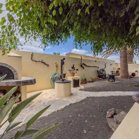 Luxury Canarian With Large Pool In Costa Daire *