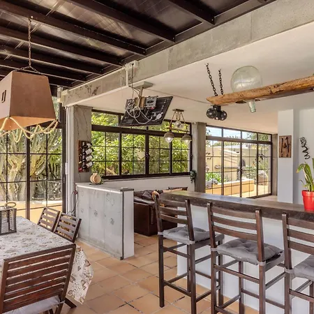 Luxury Canarian With Large Pool In Costa Teguise (Lanzarote)