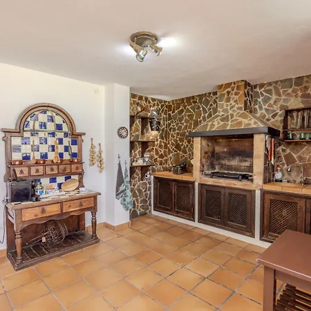 Luxury Canarian With Large Pool In Costa Teguise Teguise (Lanzarote)