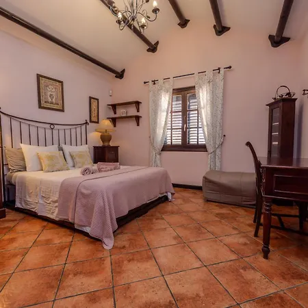 Luxury Canarian With Large Pool In Costa Teguise (Lanzarote)