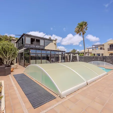 Luxury Canarian With Large Pool In Costa * Teguise (Lanzarote)