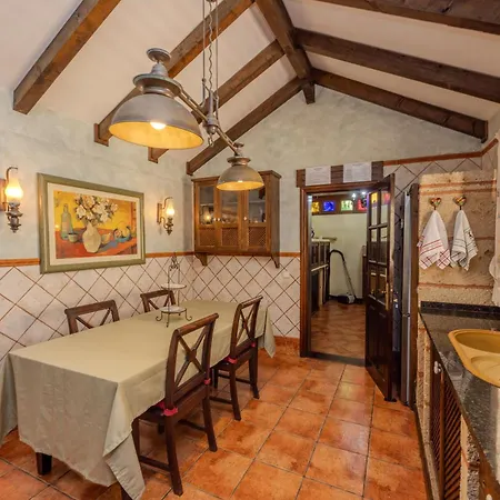 Luxury Canarian With Large Pool In Costa Daire *