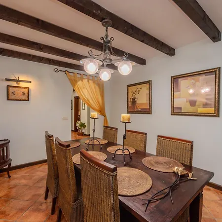 Daire Luxury Canarian With Large Pool In Costa Teguise (Lanzarote)