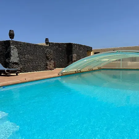 Luxury Canarian With Large Pool In Costa Teguise (Lanzarote)